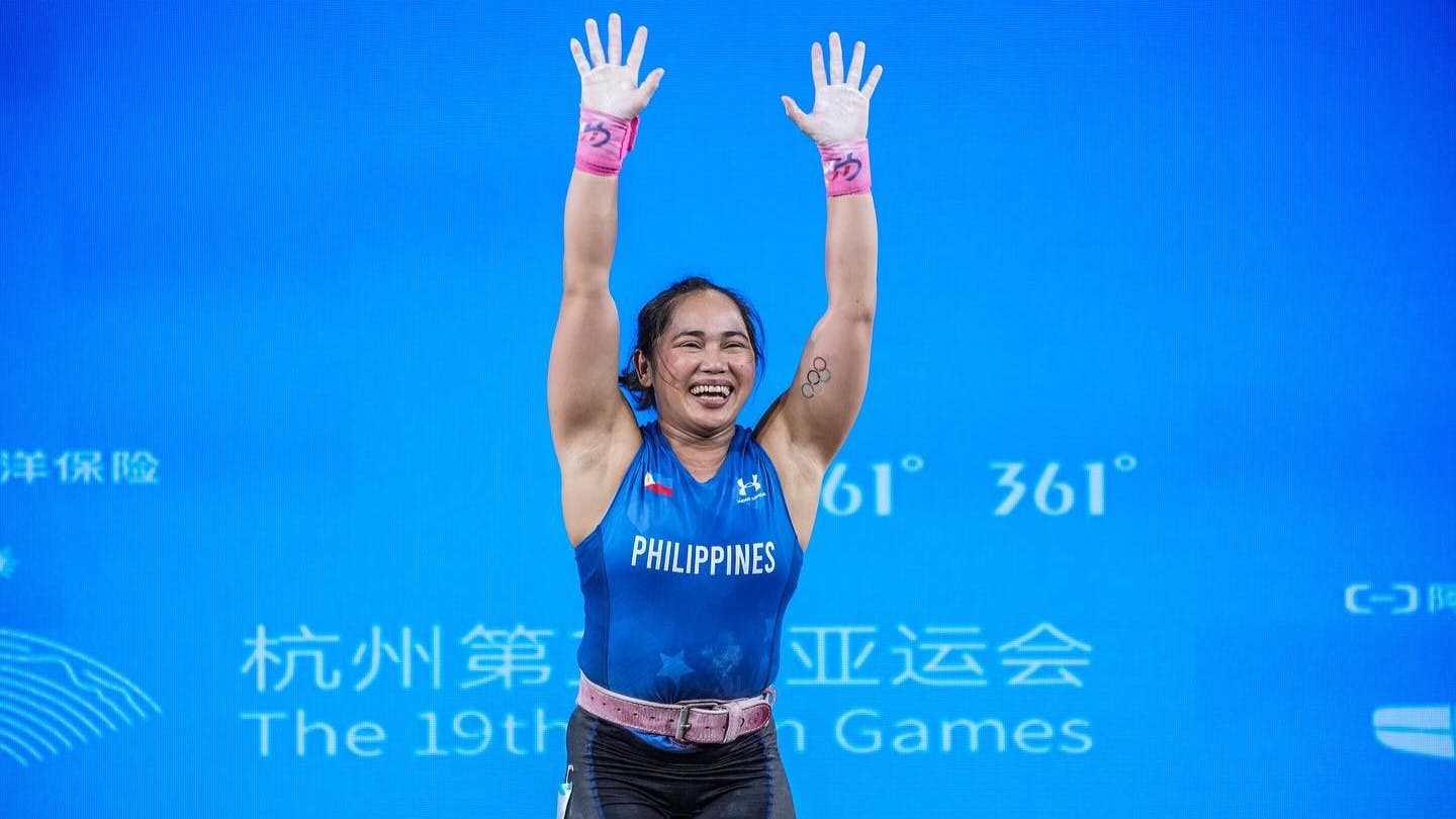 Hidilyn Diaz waving at the 19th Asian Games